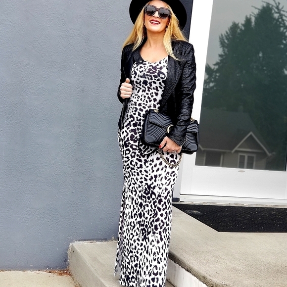 WIDESIDE All over Leopard Print Maxi Knit dress - Picture 2 of 14